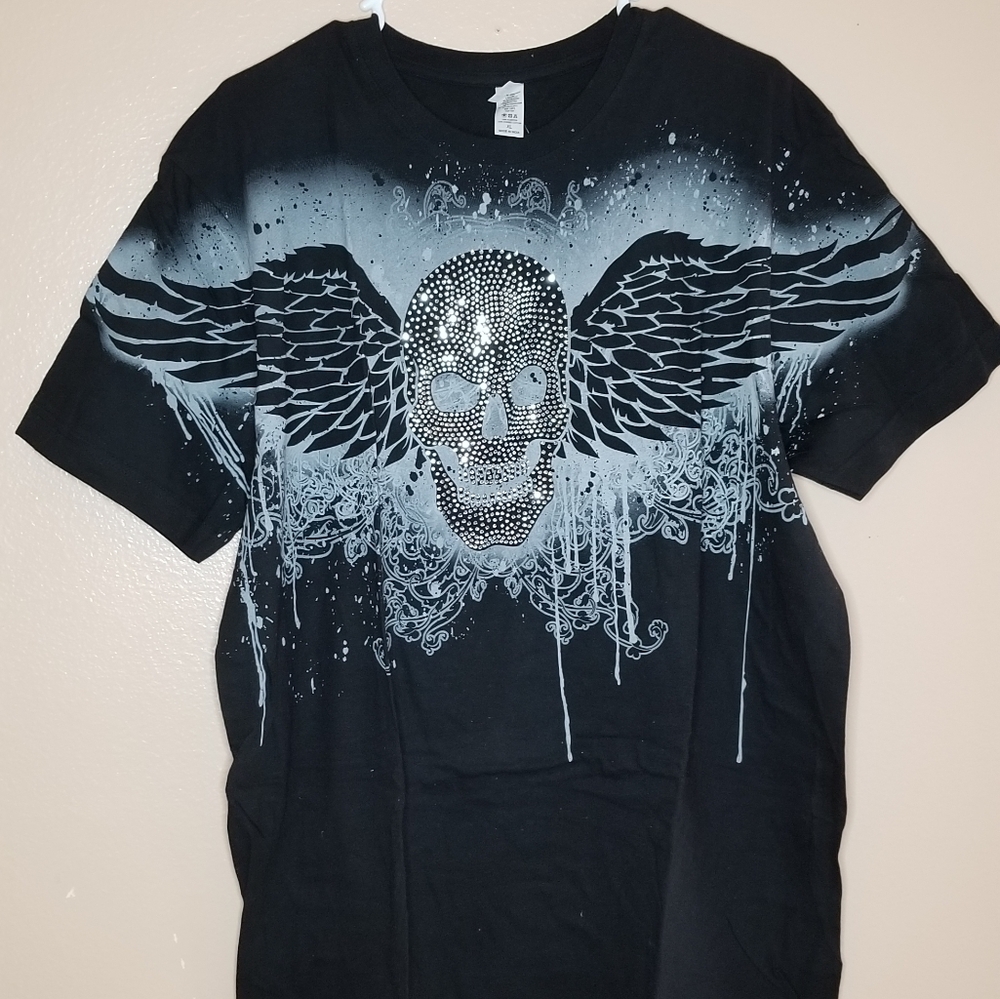 Xl  t-shirt with a beautiful skeleton design (new)